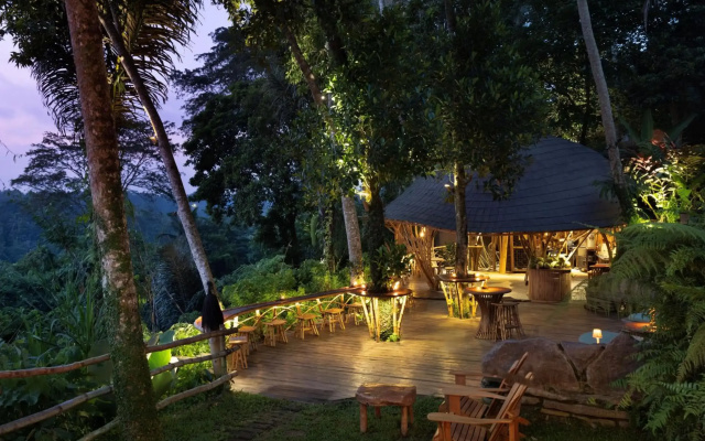 Курортный отель Bambu Indah