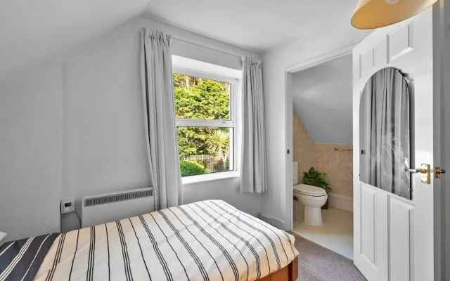 Apartment in Salcombe With Stunning Sea Views
