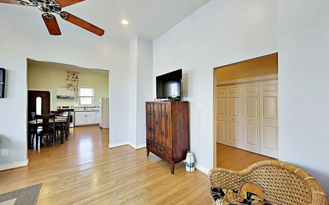 Renovated Historical - 2 Br Apts