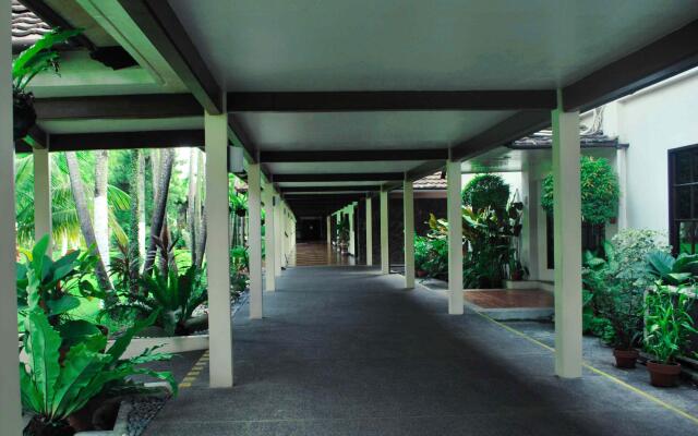 Отель Waterfront Insular Hotel Davao Филиппины, Давао - отзывы, цены и фото номеров - забронировать отель Waterfront Insular Hotel Davao онлайн вид на фасад