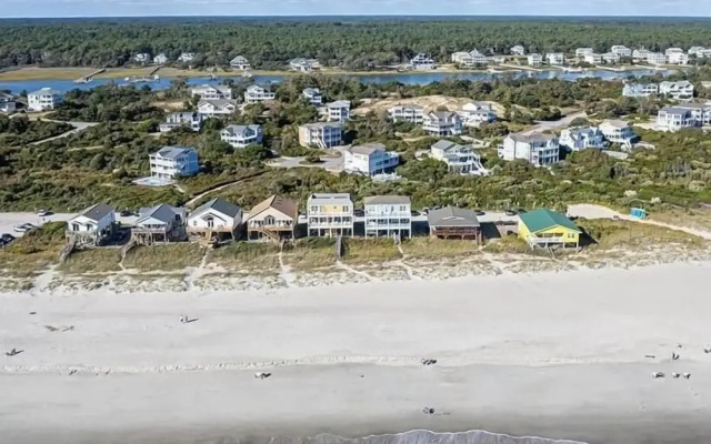 Sea It All 2 Bedroom Home by RedAwning