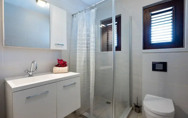 Villa Milonga - Beautiful Villa With Pool Near the Beach