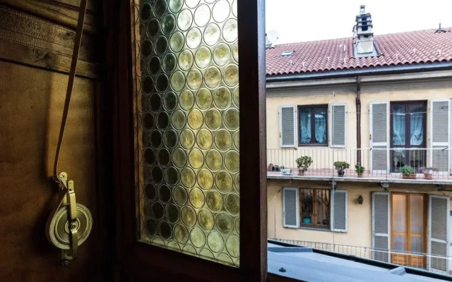 Colorful Statuto Square Design Apart