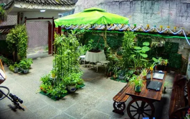 Orange Inn of Feng Huang