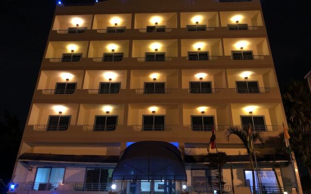 Maple Leaf Hotel вид на фасад