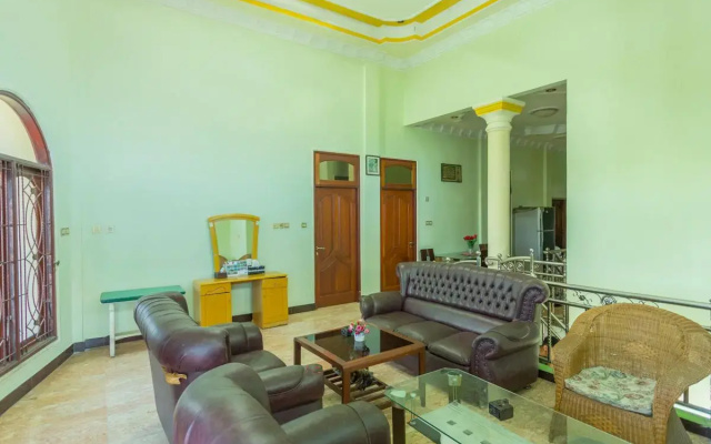 OYO 2848 Senaz Guesthouse