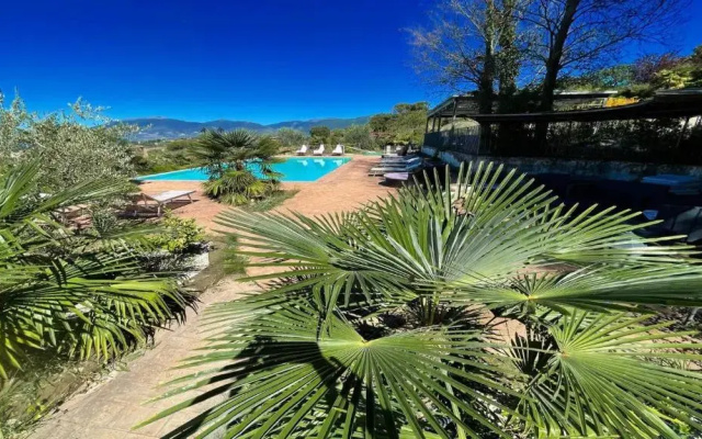 Spoleto-poolside-sleeps-20pool, Jacuzzi, Gardens -a True Fantasy
