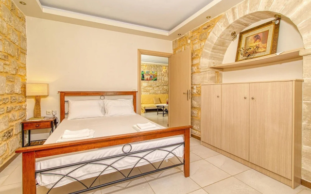 Stunning Home in Chania With Jacuzzi, Wifi and 3 Bedrooms