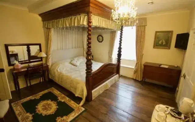 Calcutts House