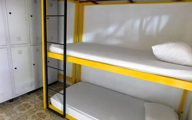Na Praia Family Hostel & Coworking