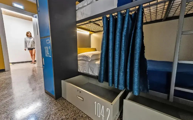 Marathon Hostel
