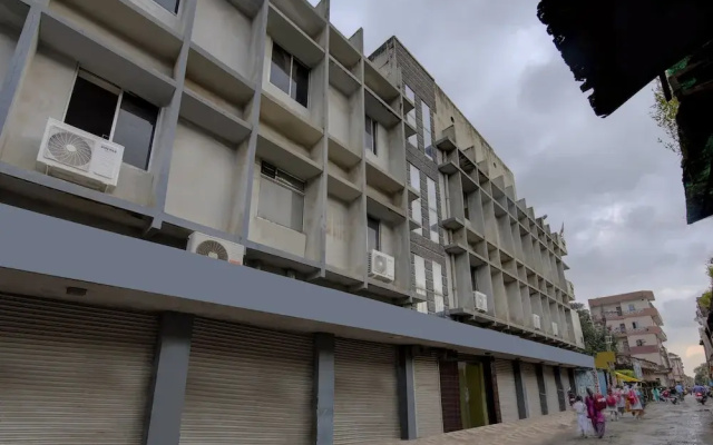 Oyo 19561 Hotel Blue Crystal