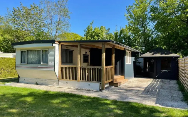 Chalet 't Rijsterbos op camping met zwembad!