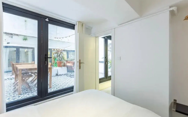 Flat 5 Min to Taksim With Backyard in Cihangir