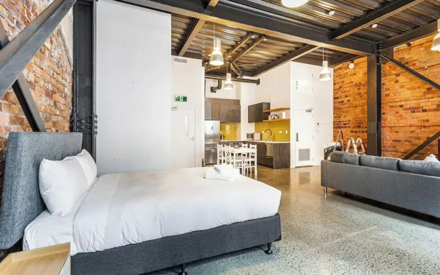 Modern Studio + Prime Location by Zodiak Stays