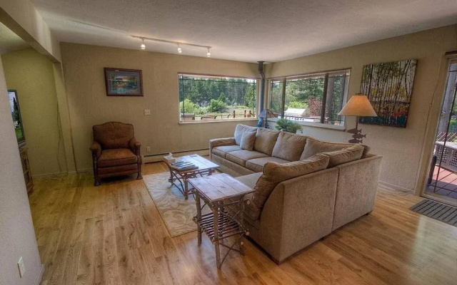 Meadowview Hideaway by Lake Tahoe Accommodations