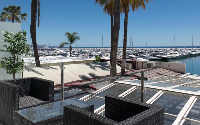 Front Port Line Sleeps 6