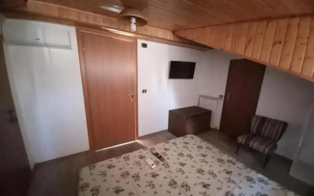 Bb Cesaro Mariolo House
