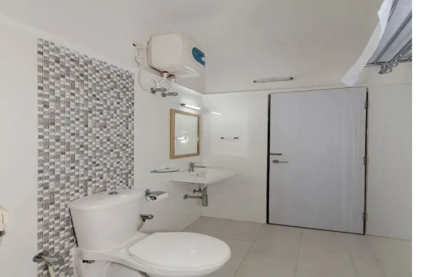 OYO 8818 Coral Residency Newtown