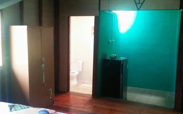 Hutyee Boat Bungalow
