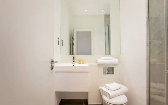 Beautiful 2BR Home in West Kensington, 6 Guests