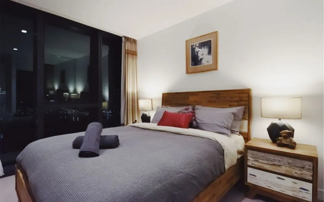 HFN Riverside Docklands Apartment