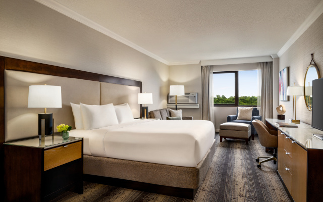 Crowne Plaza Edison by IHG