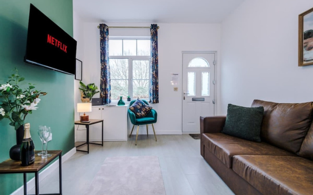 Stunning 3-bed House Amazing Location Sleeps 5