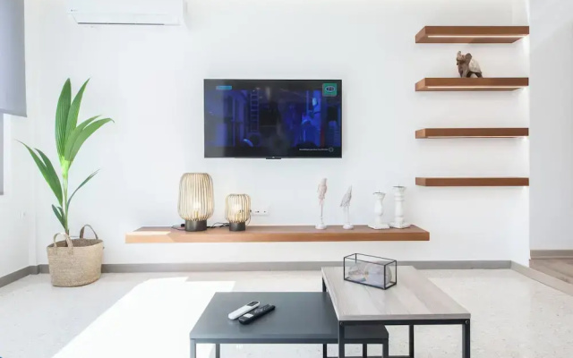 Stylish Modern Suite at Piraeus Port