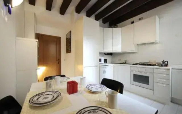 Caerano Di San Marco Apartment Air Con
