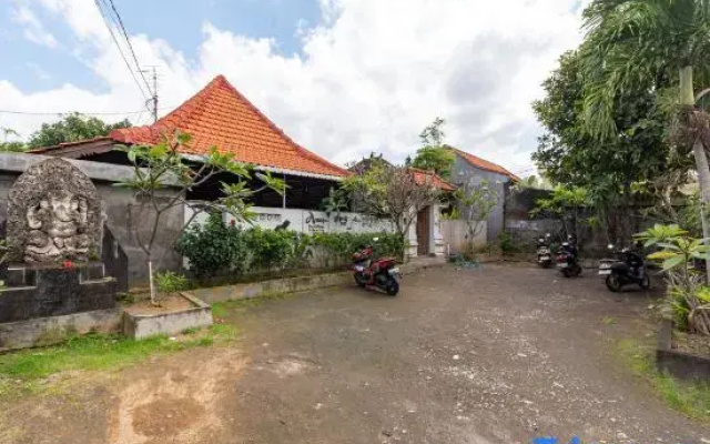 Urbanview Asung 2 Guesthouse near Canggu