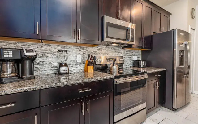 Tvpm-4885rc/sl 4 Bedroom Townhouse by RedAwning