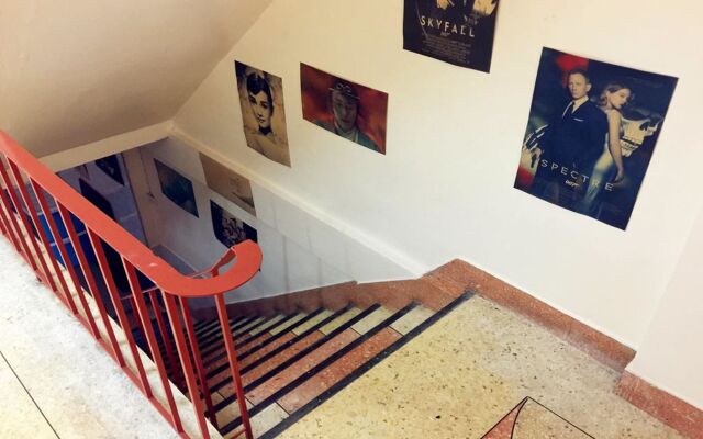 Small Elephant Hostel Бангкок вид на фасад