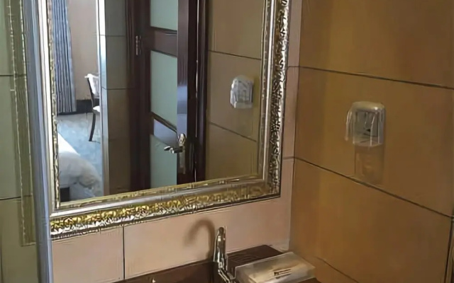Yijia Baiyun Hotel