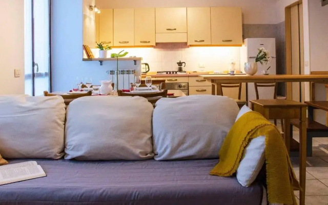 ALTIDO Lively 2 bedroom Apt with Parking close to Como