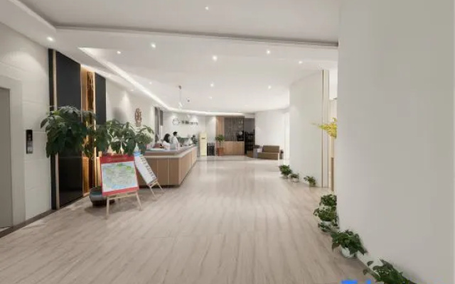 Quanzhou Luxury Business Travel Hotel (Exhibition City Baijie Shangyuecheng Branch)