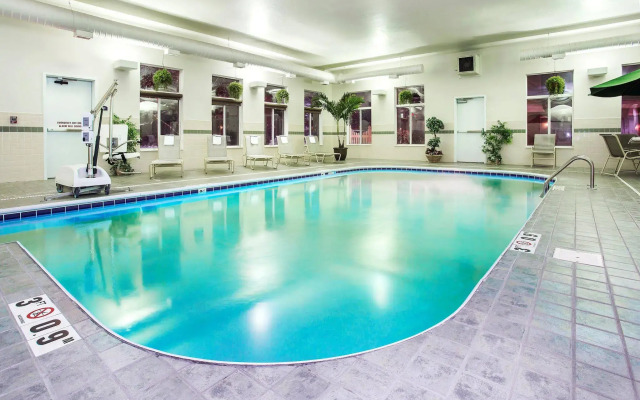 Holiday Inn Express & Suites Marion by IHG