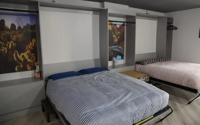LVStripHouse Condos Sleeps up to 14