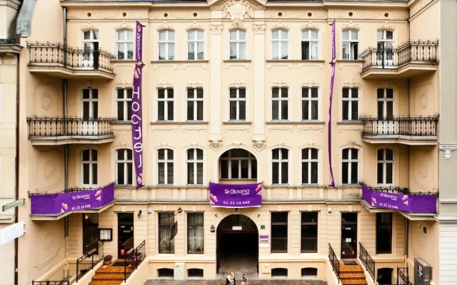 Blooms Boutique Hostel Inn & Apartments