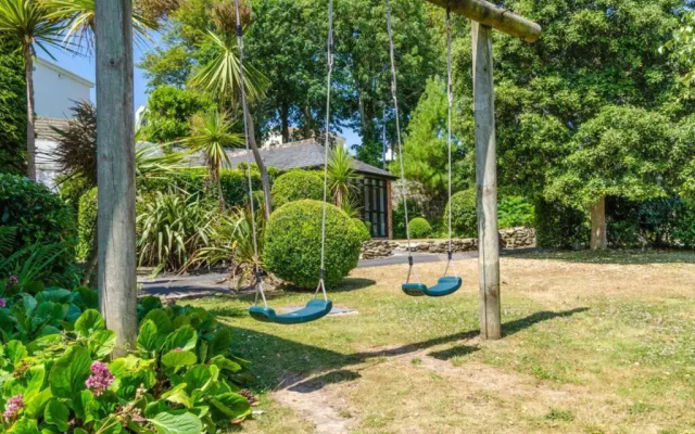 Luxury Summerhouse Annexe in lush gardens in Fowey
