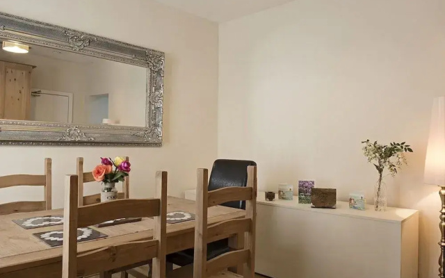Cargo Cafe Apartments - Guest House