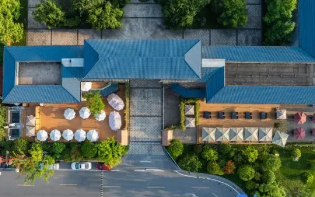 Huatai Hechen Mountain Lodge (Taibai Mountain Tang Town)