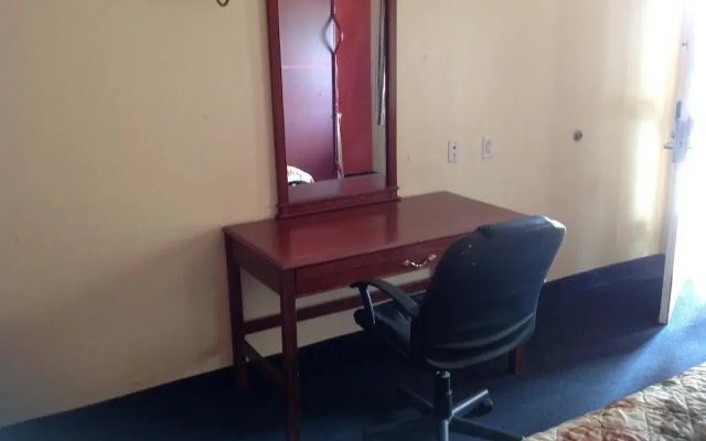 Hometowner Inn And Suites