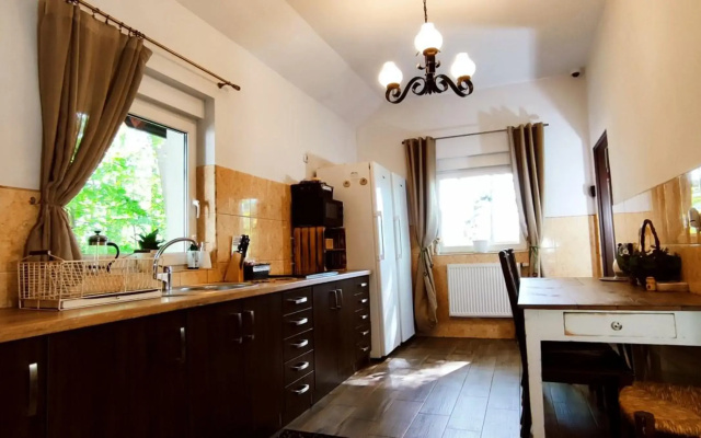 Gorski Widok Karpacz Apartamenty i Pokoje- Salon Kominkowy