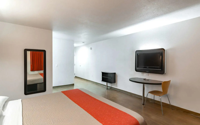 Motel 6 Anaheim, CA