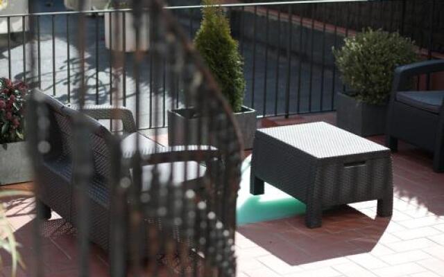 Отель Amra Barcelona Gran Via вид на фасад