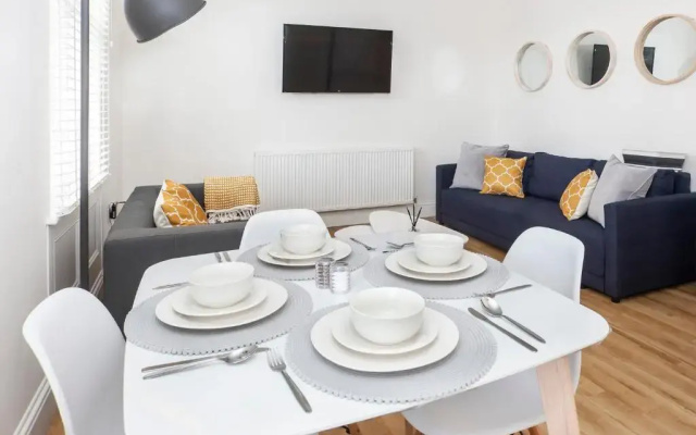 Apartment 5 Blue Bridge Court