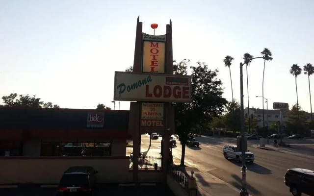 Pomona Lodge Motel