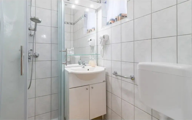 Modern Apartment With Balcony, Garden View in Villa Vizula