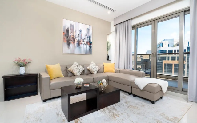 Whitesage - Elite Apartment With Balcony Near Metro Station